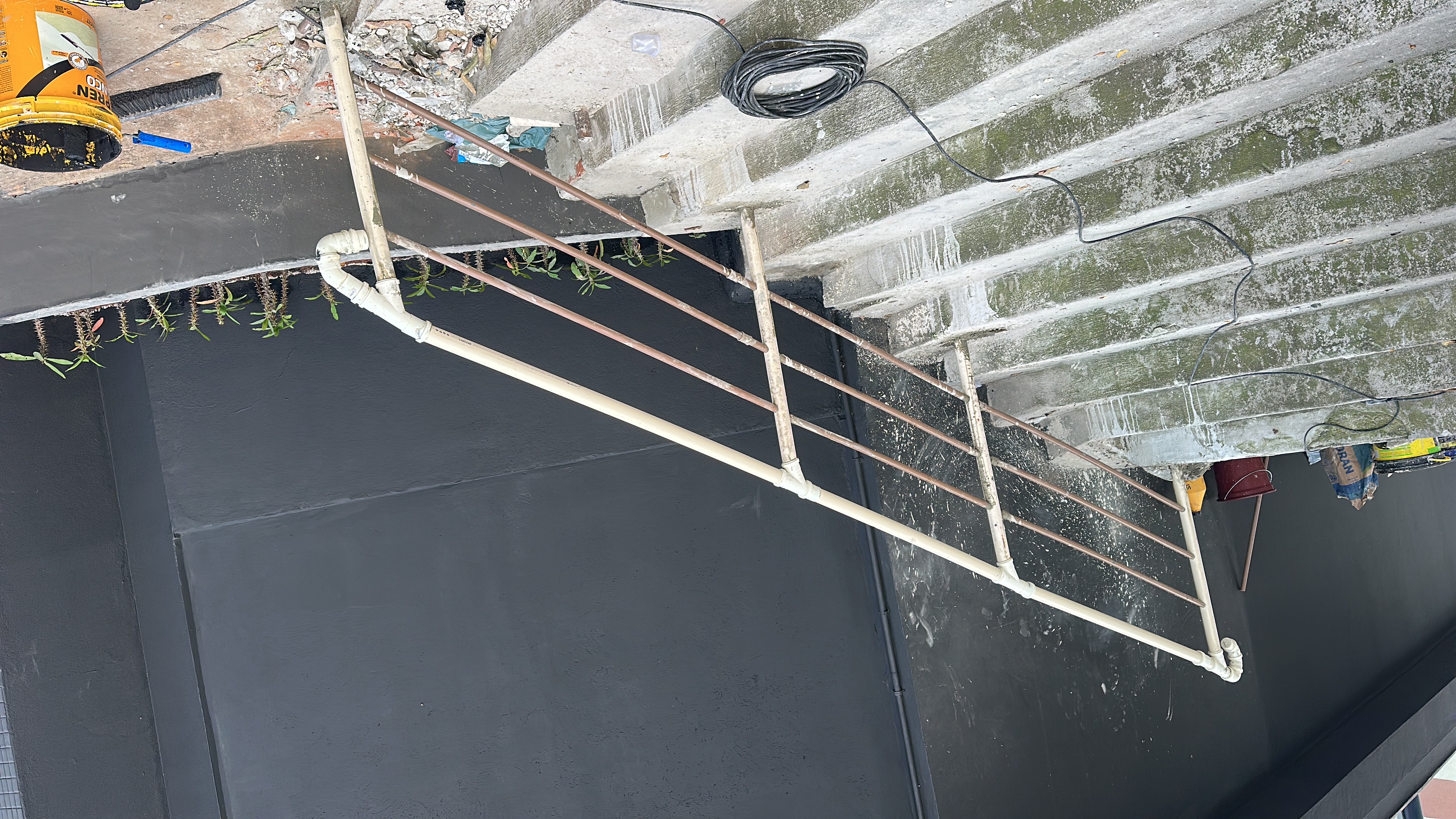 Fabricação de corrimão em PVC Airon Blindagens — foto 5