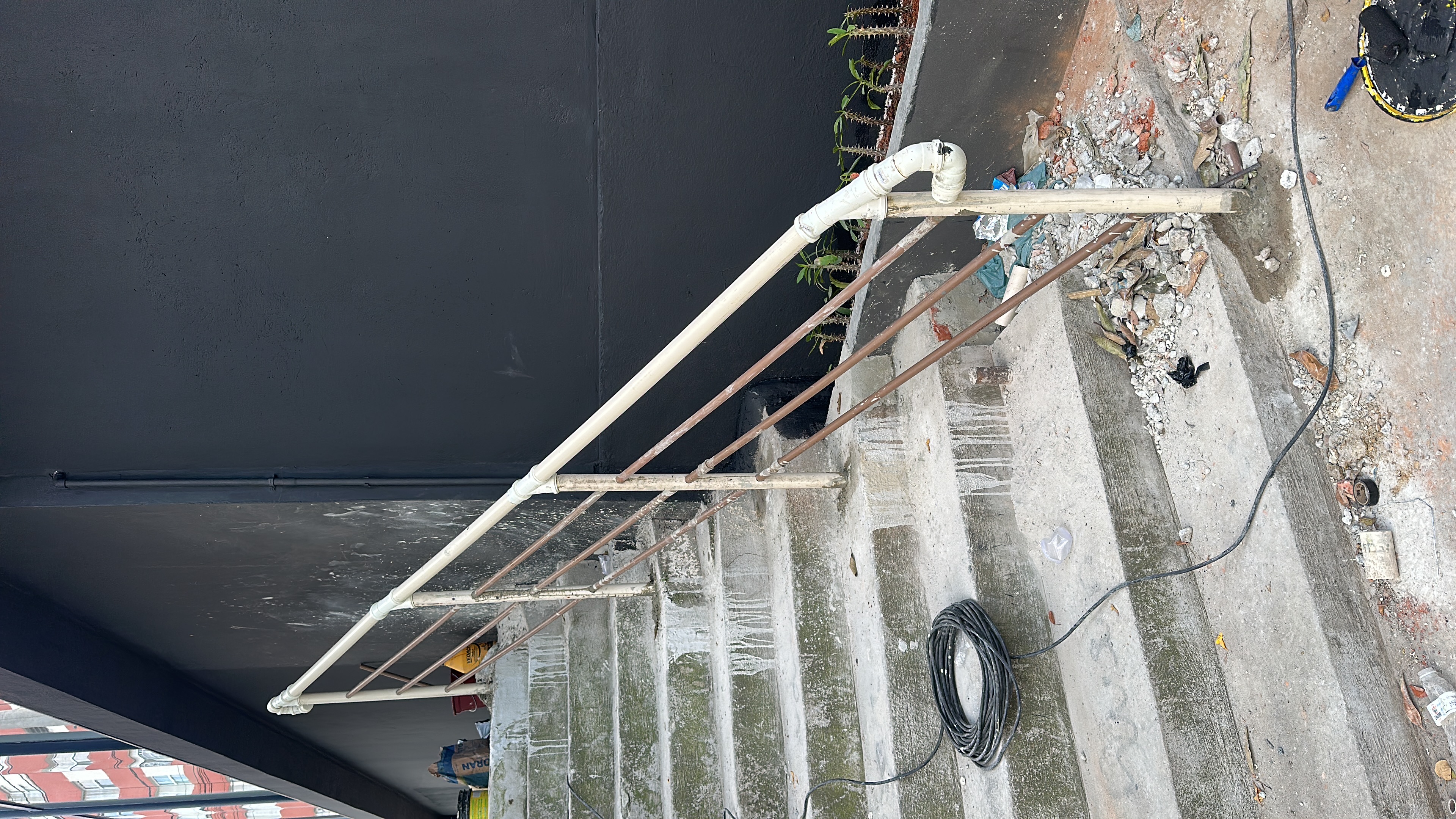 Fabricação de corrimão em PVC Airon Blindagens — foto 4