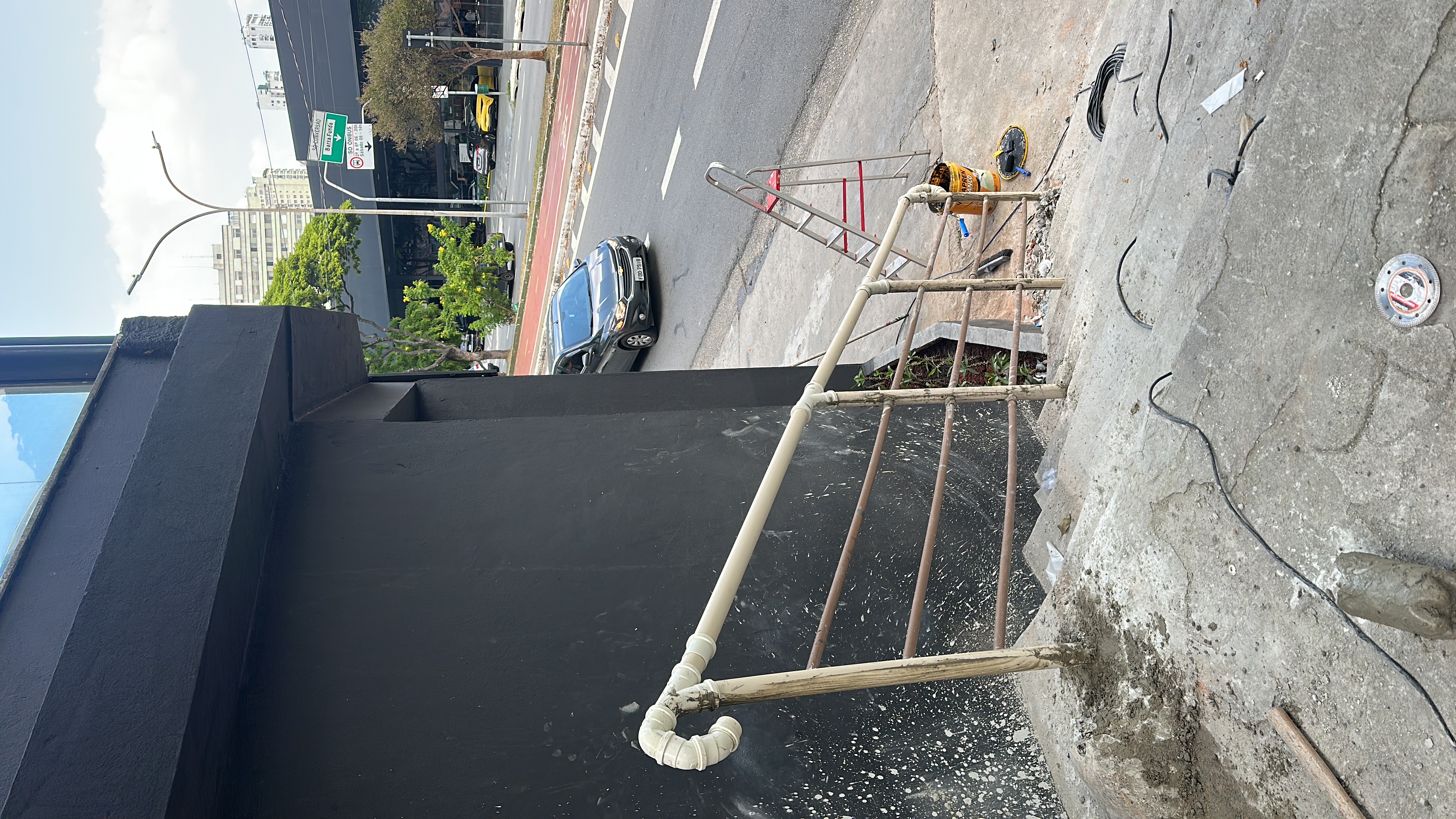 Fabricação de corrimão em PVC Airon Blindagens — foto 6