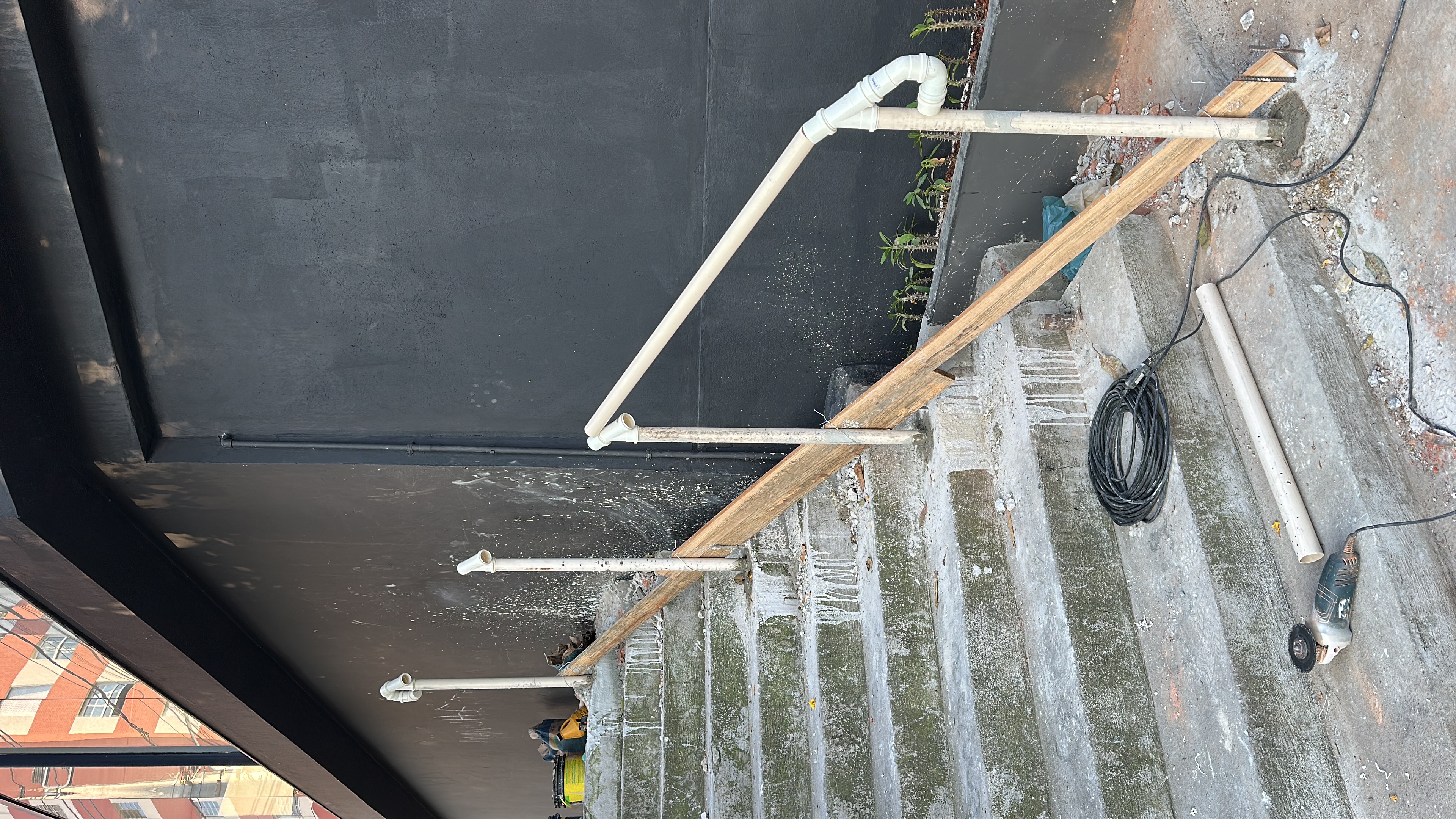 Fabricação de corrimão em PVC Airon Blindagens — foto 3