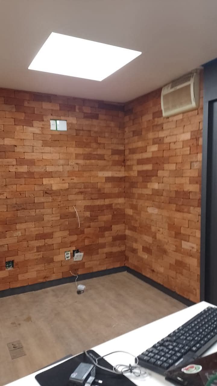 Parede de cimento queimado e tijolinho — foto 2