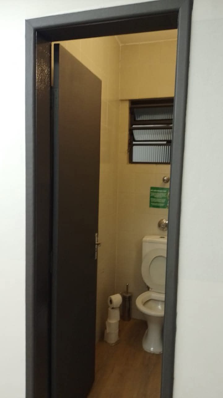 Parede de cimento queimado e tijolinho — foto 3