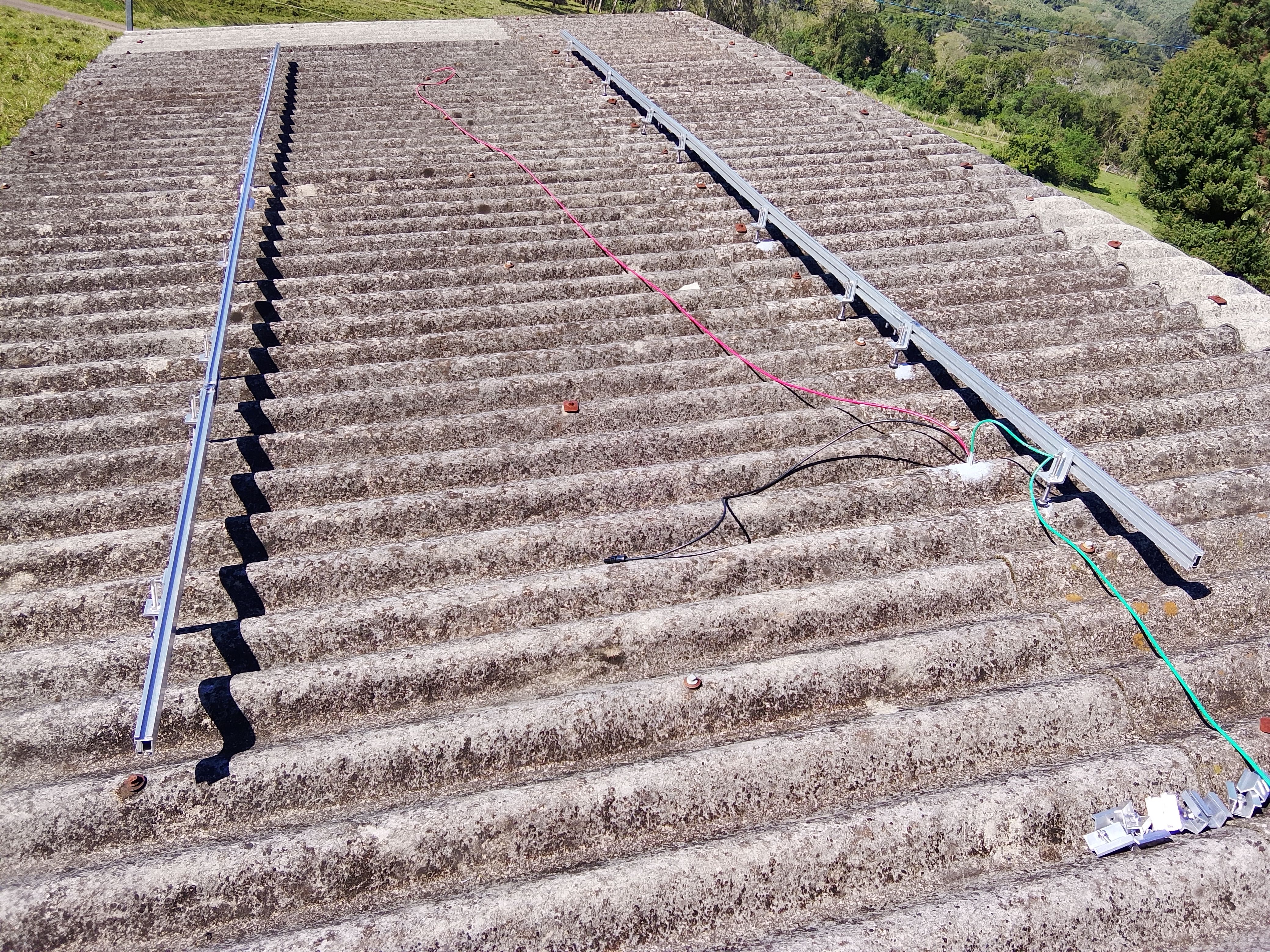 Instalação de painéis solares — foto 1