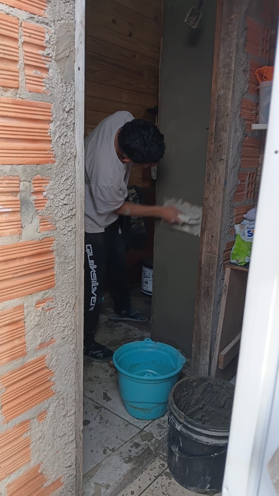Reboco numa área de serviço — foto 1