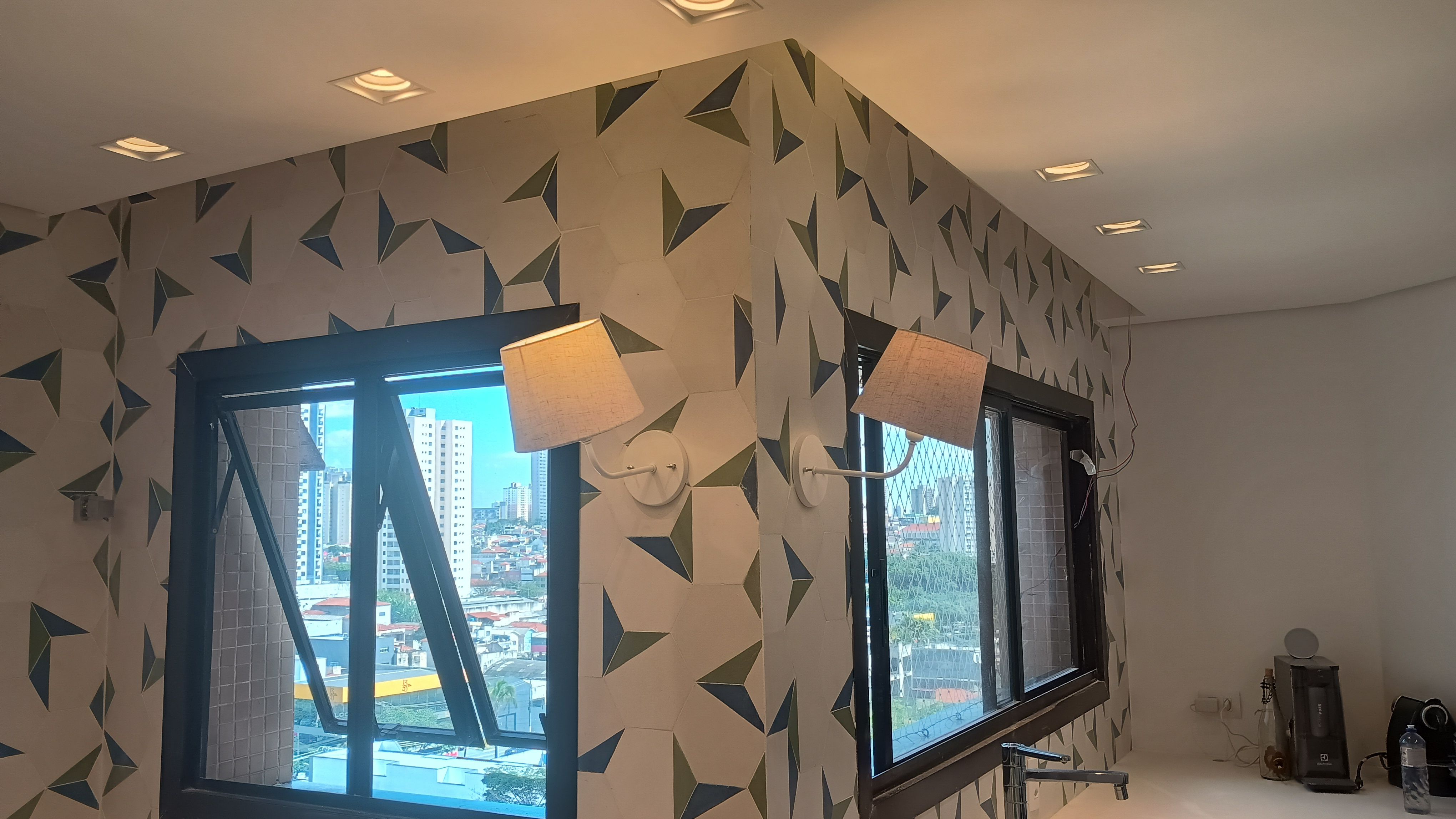 Instacao de hexagonal nas paredes da cozinha — foto 3