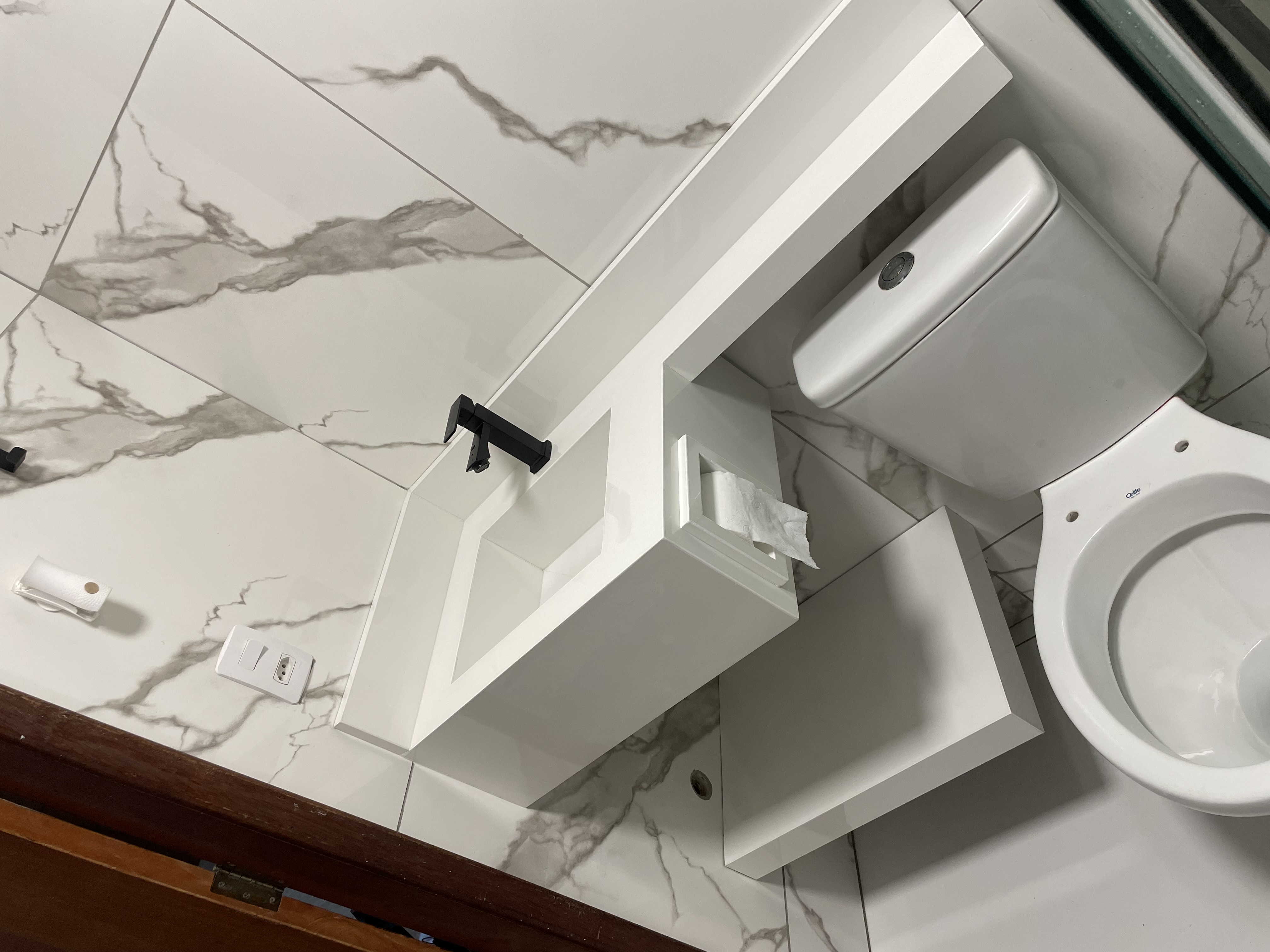 Gabinete em porcelanato — foto 1